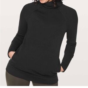 Lululemon Oversized Turtleneck, excellent condition, front double pockets.